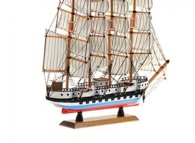 Корабль сувенирный средний - борта триколор, четыре мачты, белые паруса с полосой