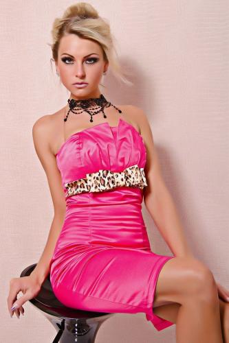 Ярко-розовое платье-футляр - купить 